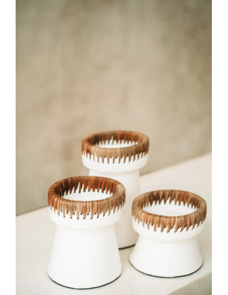Bougeoir sur pied Rond Hauteur 12 cm en Terre cuite Blanc Raphia Naturel The Pretty 