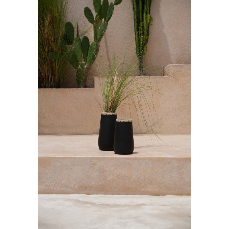 Vase Rond Hauteur 26 cm en Terre cuite Noir Raphia Naturel The Sneaky 