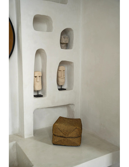 Sculpture déco primitive sur pied Hauteur 19 cm Grès Beige sable Métal Noir The Sumba Stone 