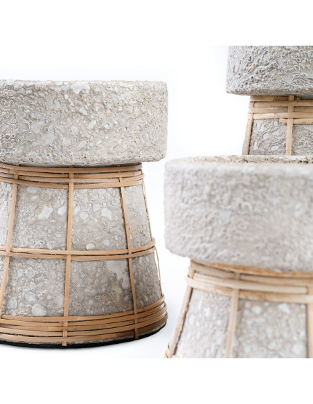 Bougeoir sur pied Rond Hauteur 20 cm en Terre cuite Gris béton Raphia Naturel The Serene 