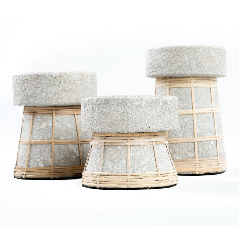 Bougeoir sur pied Rond Hauteur 20 cm en Terre cuite Gris béton Raphia Naturel The Serene 