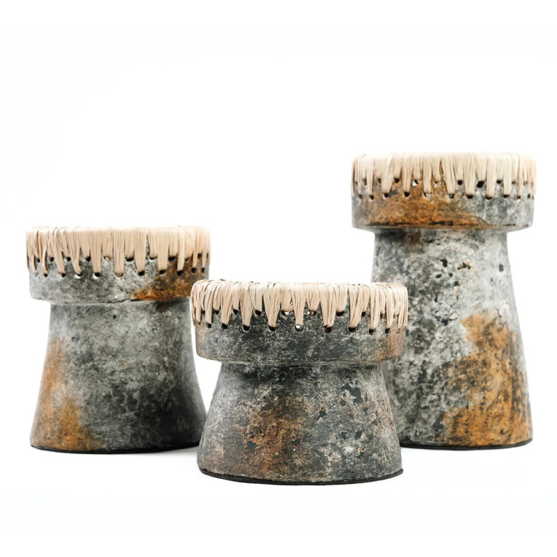 Bougeoir sur pied Rond Hauteur 20 cm en Terre cuite Gris antique Raphia Naturel The Pretty 