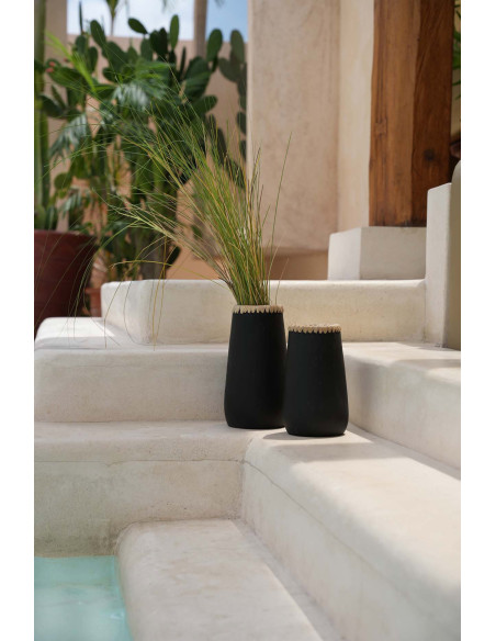 Vase Rond Hauteur 22 cm en Terre cuite Noir Raphia Naturel The Sneaky 