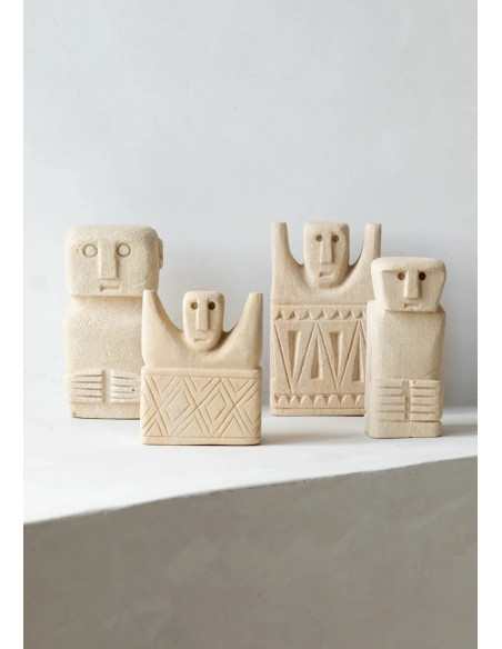 Statuette déco primitive wabi-sabi Hauteur 12 cm Grès Beige sable The Sumba Stone 