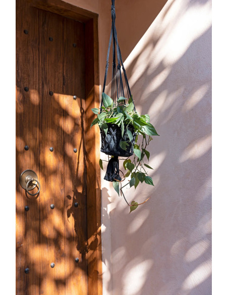 Porte plante original à suspendre Macramé Diamètre 30 cm en Coton Noir The Macrame 