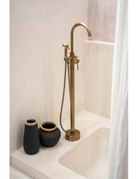 Vase Rond Hauteur 31 cm en Terre cuite Noir Raphia Naturel The Sneaky 