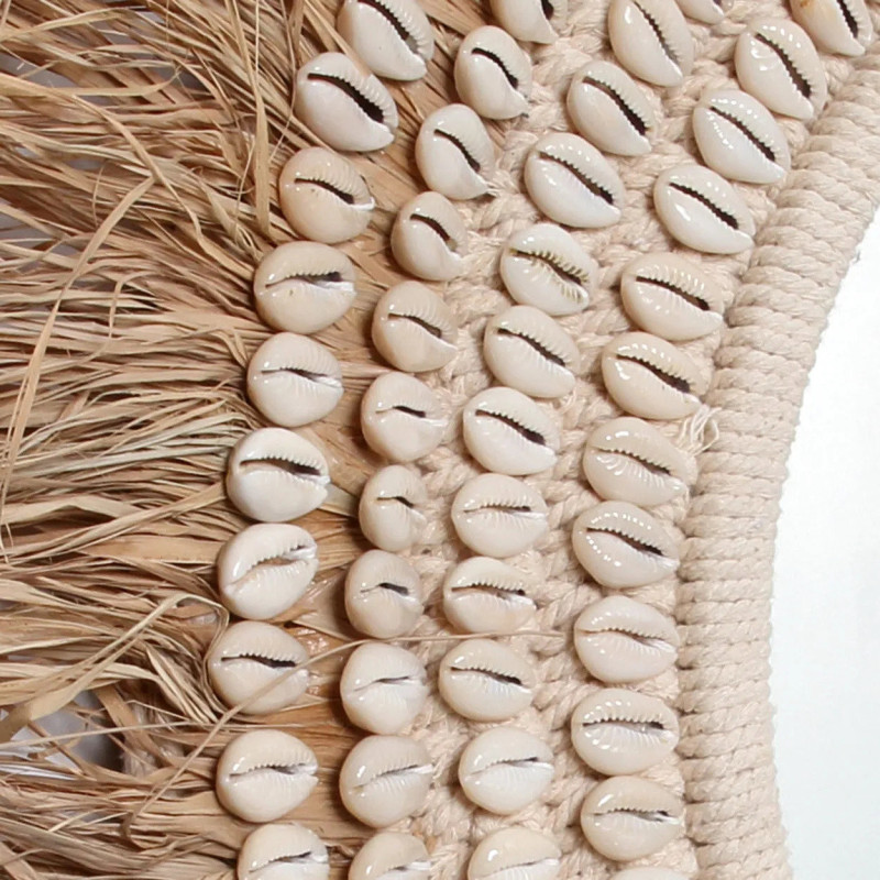 Miroir Mural Rond 75 cm en Raphia Naturel Coquillage Blanc The Raffia Cowri 