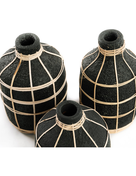 Vase Bouteille Hauteur 24 cm en Terre cuite Noir Raphia Naturel The Whoopy 