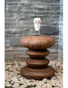 Sculpture déco primitive sur pied Hauteur 19 cm Grès Beige sable Coquillage Métal Noir The Sumba Stone 
