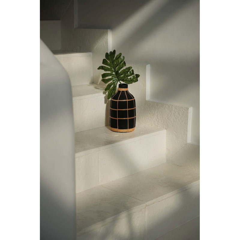 Vase Bouteille Hauteur 23 cm en Terre cuite Noir Raphia Naturel The Whoopy 