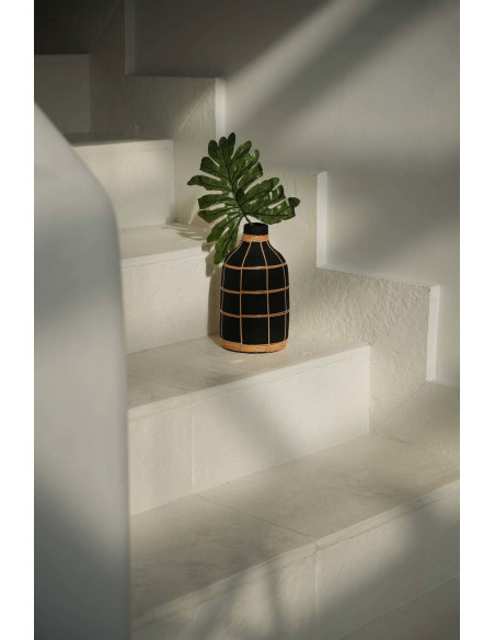 Vase Bouteille Hauteur 23 cm en Terre cuite Noir Raphia Naturel The Whoopy 