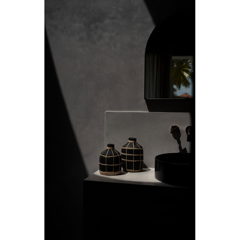 Vase Bouteille Hauteur 23 cm en Terre cuite Noir Raphia Naturel The Whoopy 