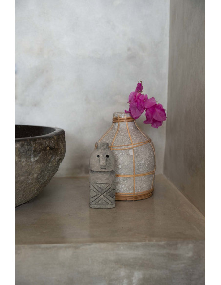 Vase Bouteille Hauteur 19 cm en Terre cuite Gris béton Raphia Naturel The Whoopy 