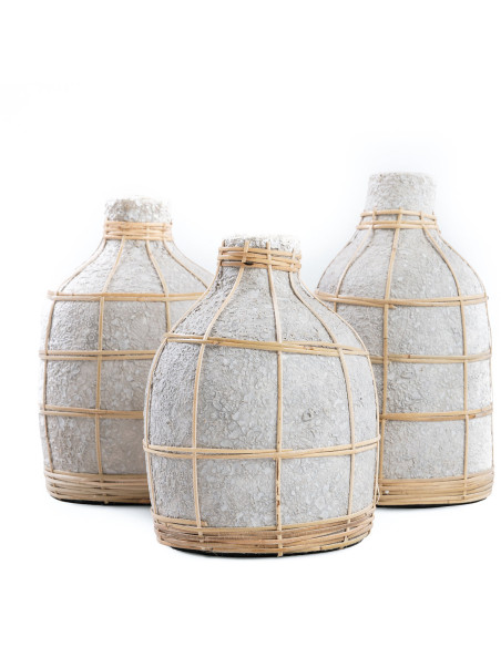 Vase Bouteille Hauteur 19 cm en Terre cuite Gris béton Raphia Naturel The Whoopy 