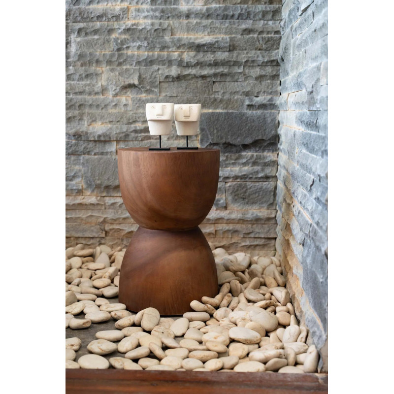 Sculpture déco primitive sur pied Hauteur 13 cm Grès Beige sable Métal Noir The Sumba Stone 