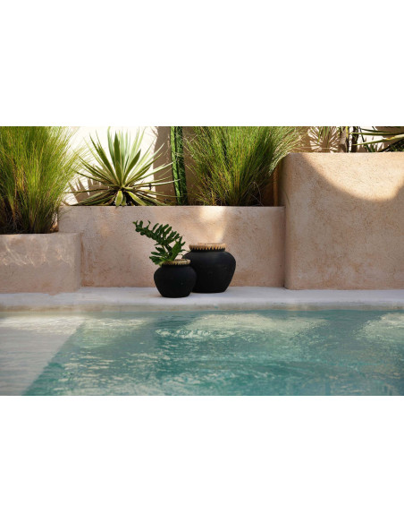 Vase Rond Hauteur 19 cm en Terre cuite Noir Raphia Naturel The Styly 