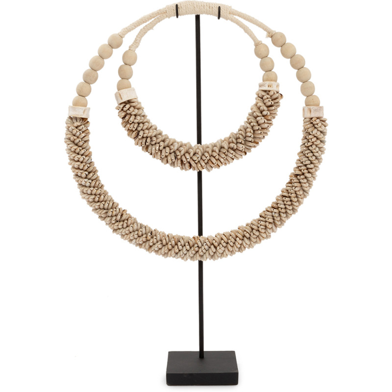 Décoration collier de coquillages sur...