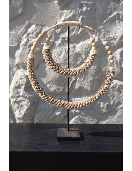 Décoration collier de coquillages sur pied naturel 55 cm The Double