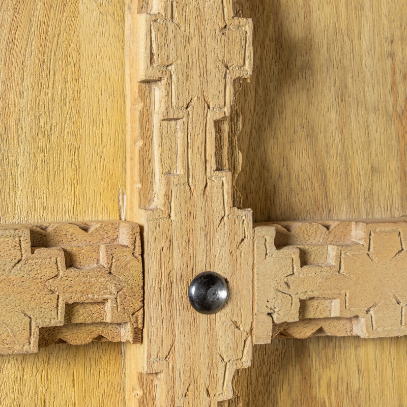 Armoire en bois de manguier sculptée...