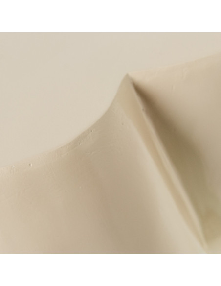 Table d’appoint crème brillante en fibre de verre Kavina