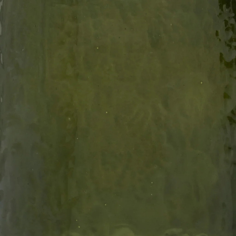 Gobelet martelé vert en verre recyclé...