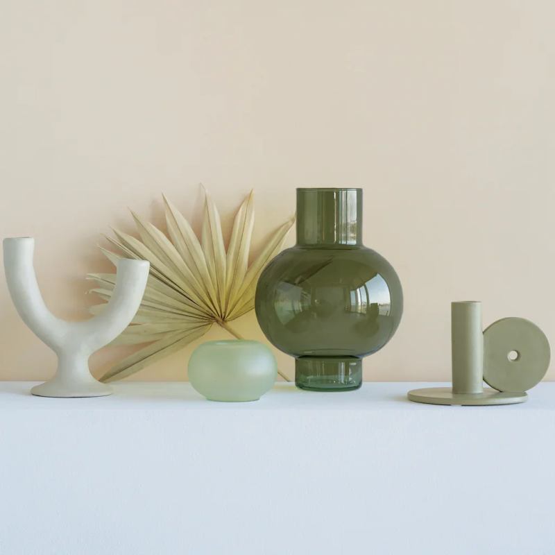 Vase boule vert olive en verre...