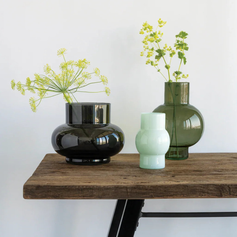 Vase boule vert olive en verre...