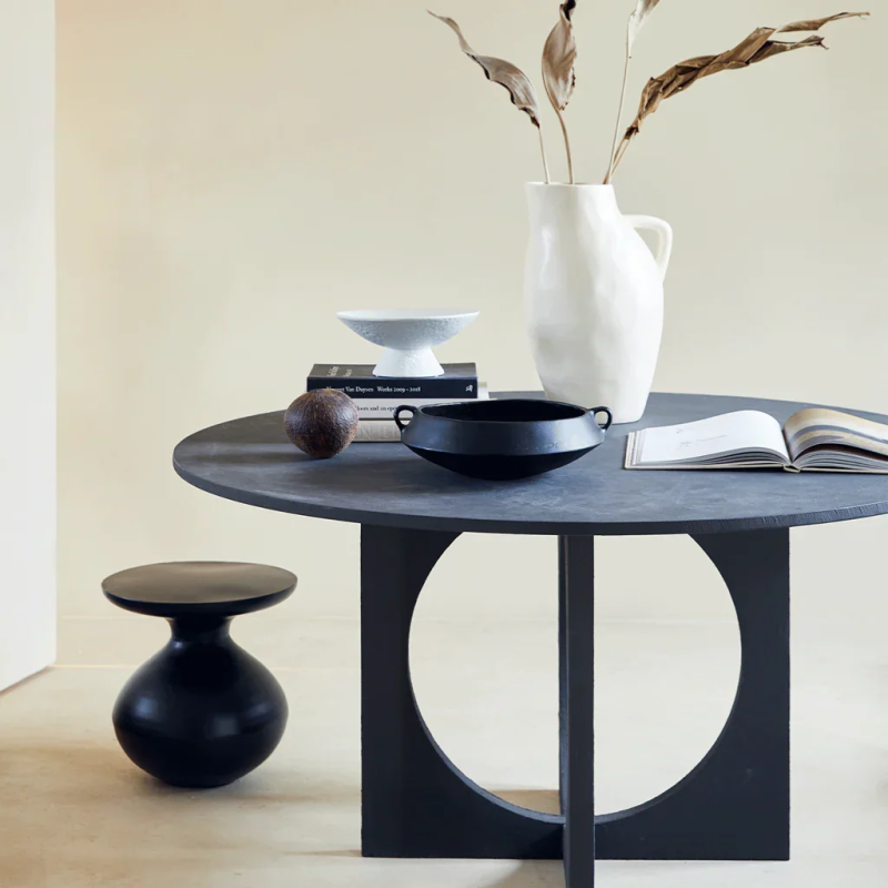 Table d’appoint ronde noire en fer...