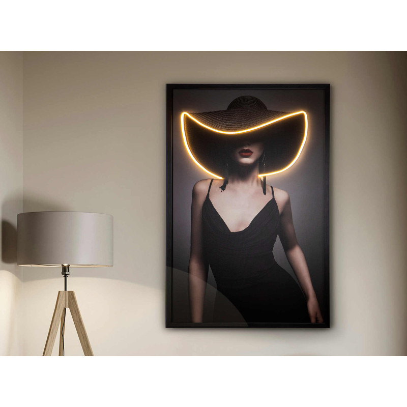Tableau lumineux LED femme au chapeau...