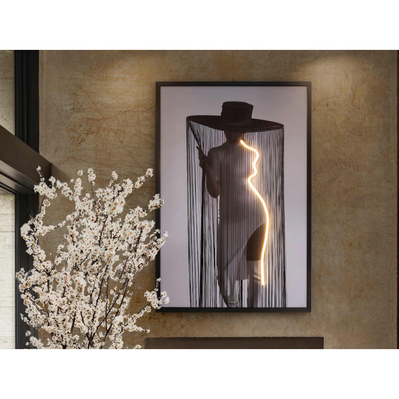 Tableau lumineux LED femme au chapeau...