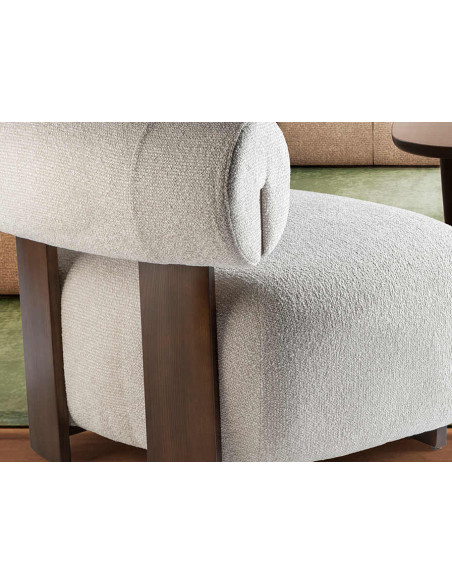 Fauteuil lounge chenille écrue bois finition noyer 76x69x82 cm Naomi