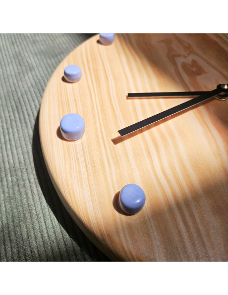 Horloge murale bois silencieuse aiguilles noires bleu clair 29 cm Aalborg
