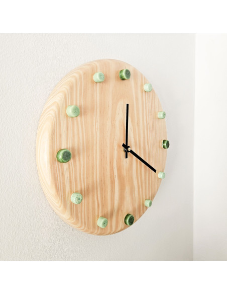 Horloge murale bois silencieuse vert menthe aiguilles noires 29 cm Aalborg