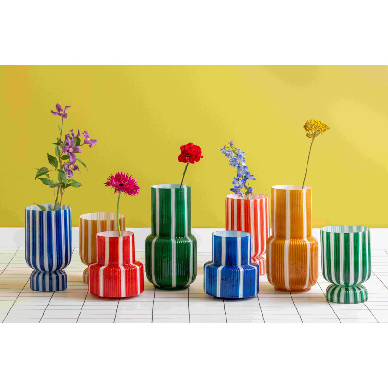 Vase en verre rouge écarlate rayé...
