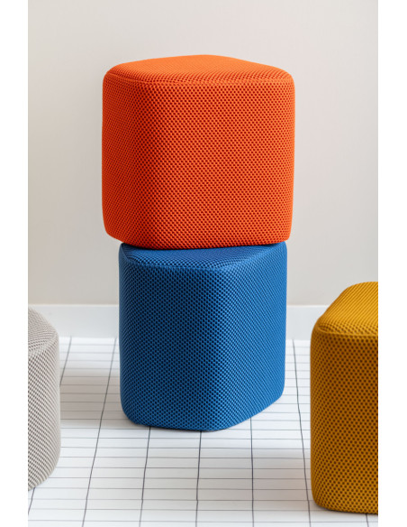 Pouf triangulaire bleu cobalt 36 cm Mesh