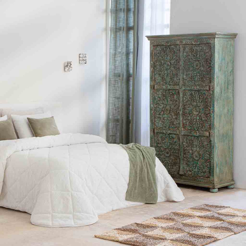 Armoire bois sculpté vert patiné...