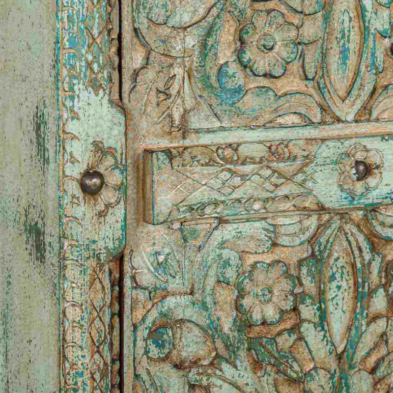 Armoire bois sculpté vert patiné...