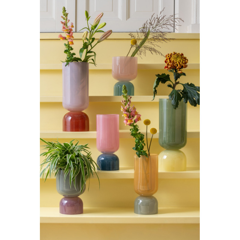 Petit vase en verre rose poudré et...