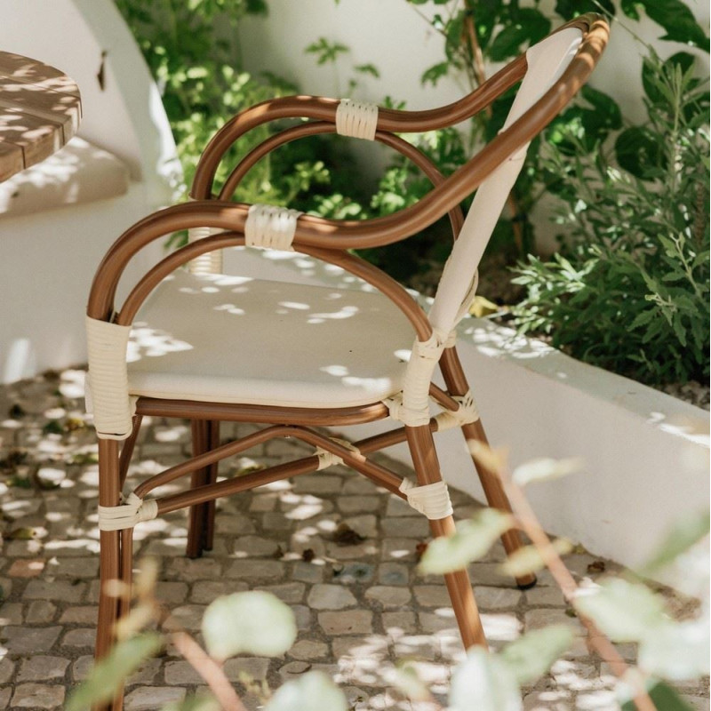 Chaise de jardin avec accoudoirs...