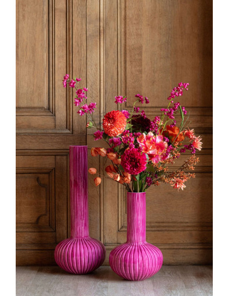 Grand vase fuchsia en métal cannelé 61 cm Cividale