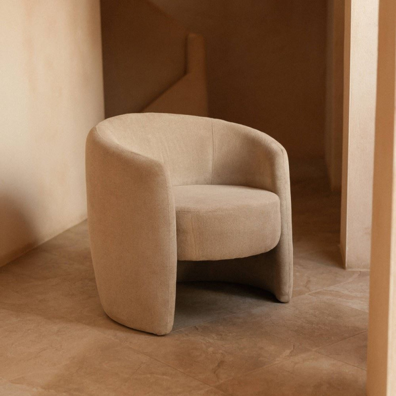 Fauteuil en tissu ivoire arrondi...