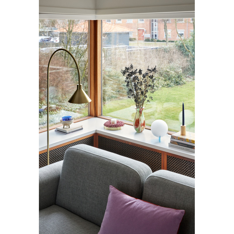 Lampadaire arc métal couleur laiton et marbre noir 60x168 cm Pipe Hübsch - 7