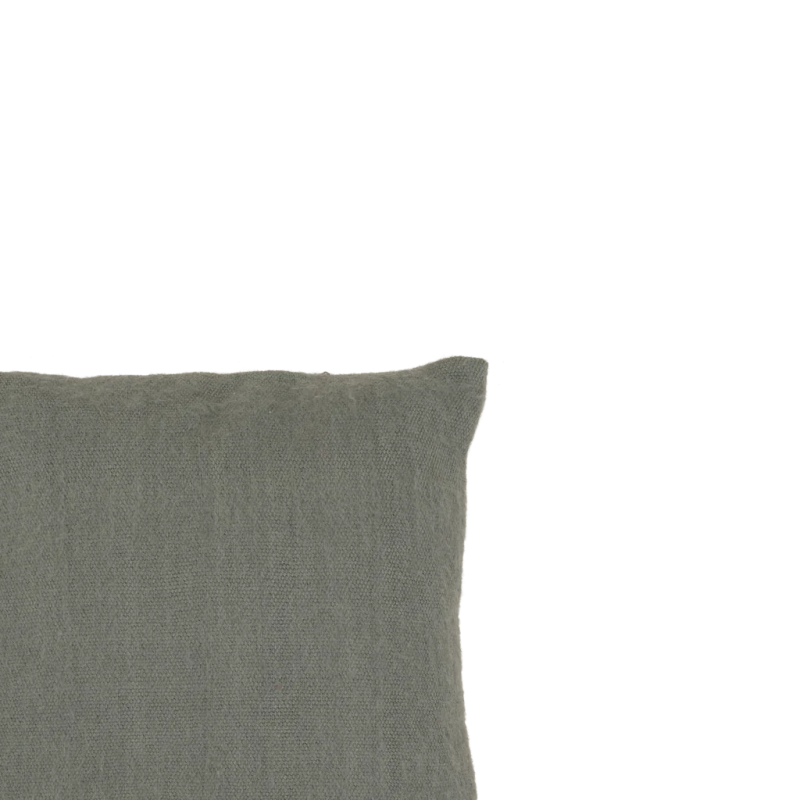 Coussin carré en laine vert sauge grisé 45x45 cm Sea Grass Urban Nature Culture - 3