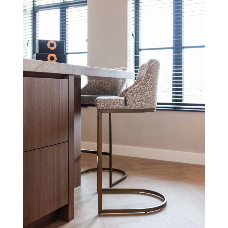 Lot de 2 tabourets de bar tissu beige 48x48x103 cm Bolton Richmond Interiors - 13