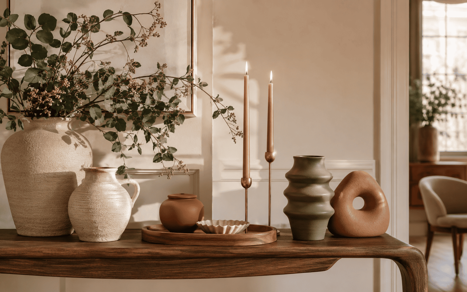 Vases décoratifs en céramique dans une composition élégante
