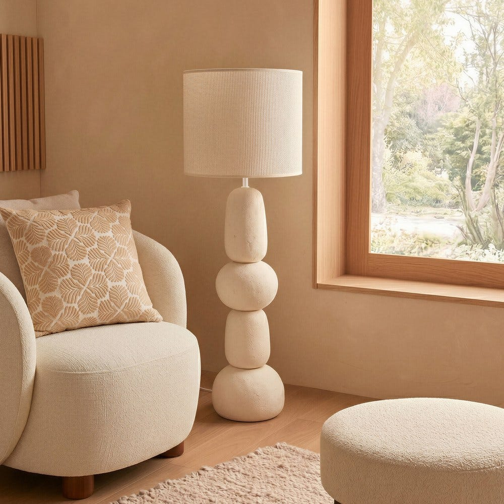 Tables, luminaires et décoration Ixia dans une ambiance contemporaine chaleureuse